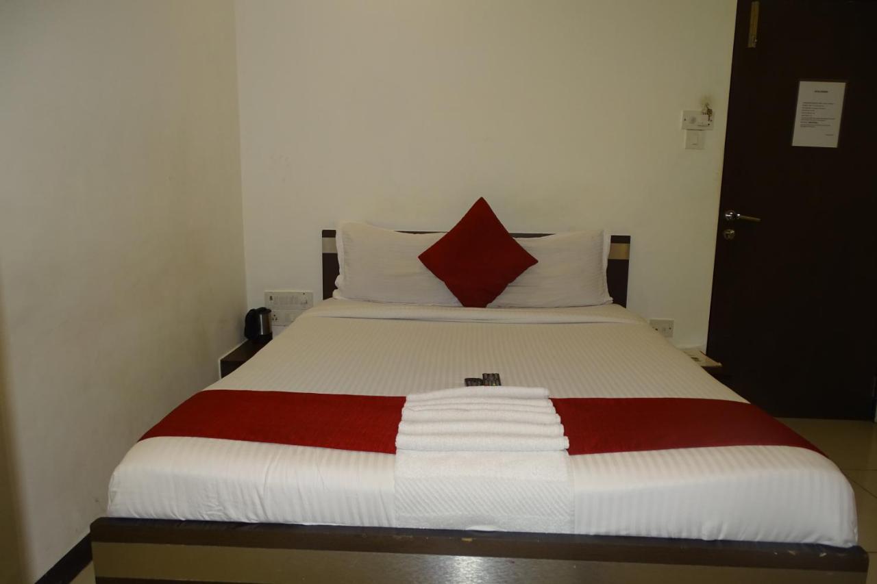 Hotel Sunshine Airport Мумбаї Екстер'єр фото