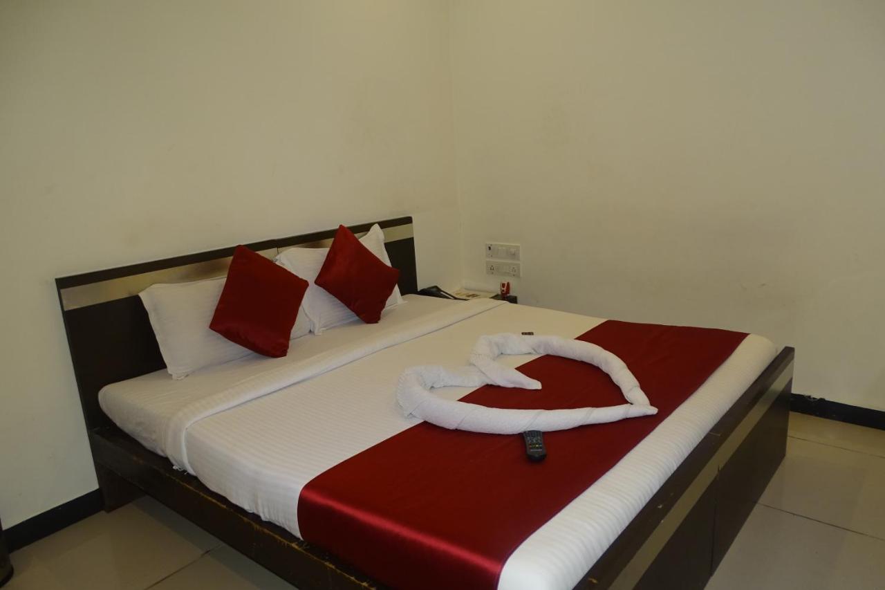 Hotel Sunshine Airport Мумбаї Екстер'єр фото