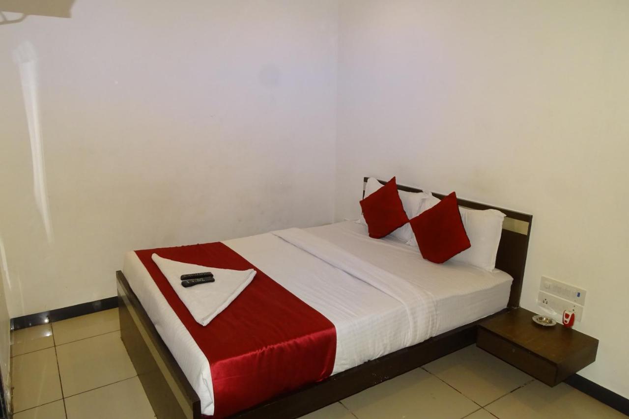 Hotel Sunshine Airport Мумбаї Екстер'єр фото