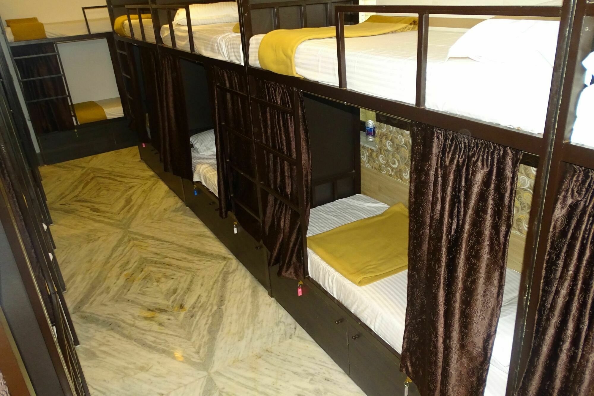 Hotel Sunshine Airport Мумбаї Екстер'єр фото